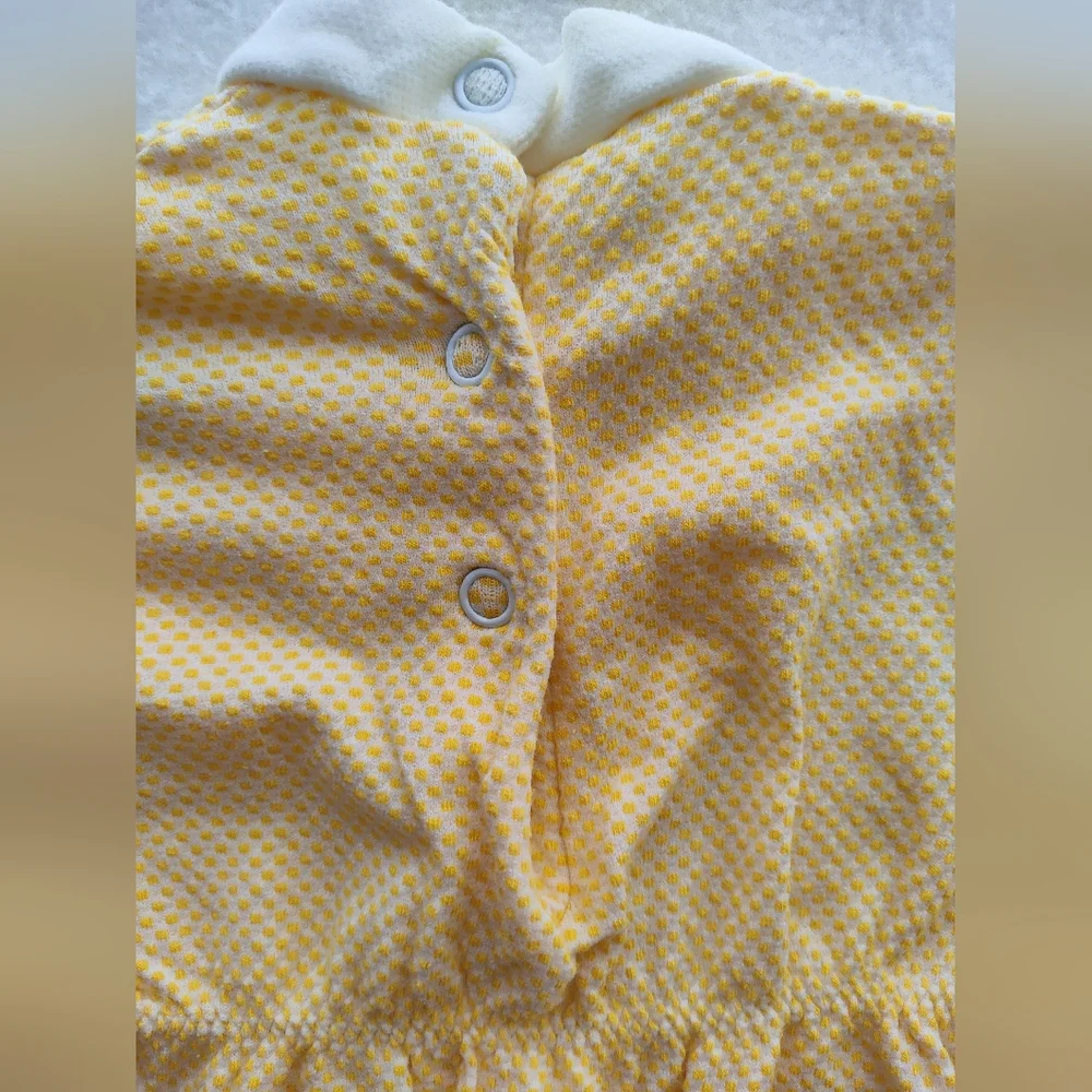 Vintage Carter's Bodysuit V Detail Badge Yellow Dots Size Medium 14-20 lb